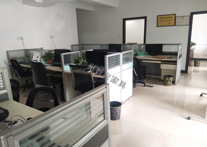 广州办公室家具员工办公桌的几种类型 -广州智兴家具