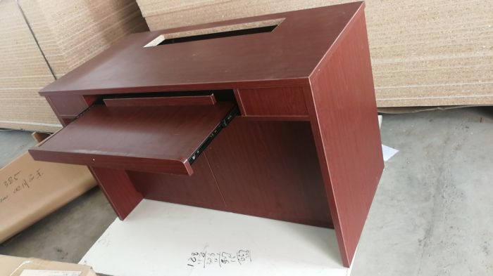 电脑桌